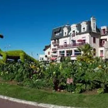 Apartment 2 Pieces Cosy Au Centre-ville, A 2 Pas De La Avec Parking - Fr-1-712-35 Villers-sur-Mer